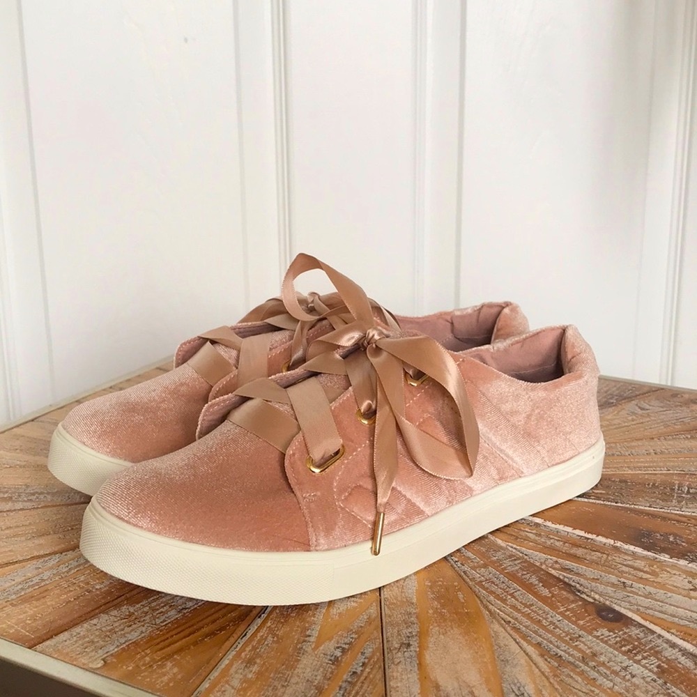 NIB Shoe Dazzle Blush Velvet Fashion Sneakers